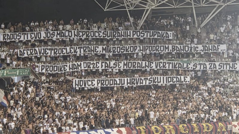 Torcida istaknula poruku