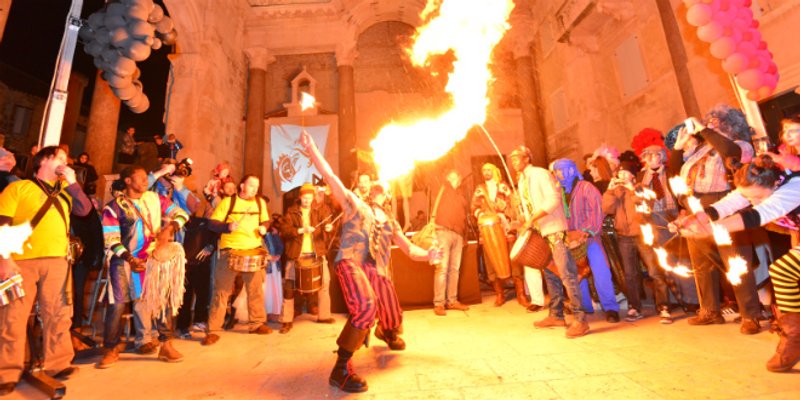 Pokladni utorak u Splitu: Krnje, šentenca, koncert Vatre i novčana nagrada za najbolju masku!