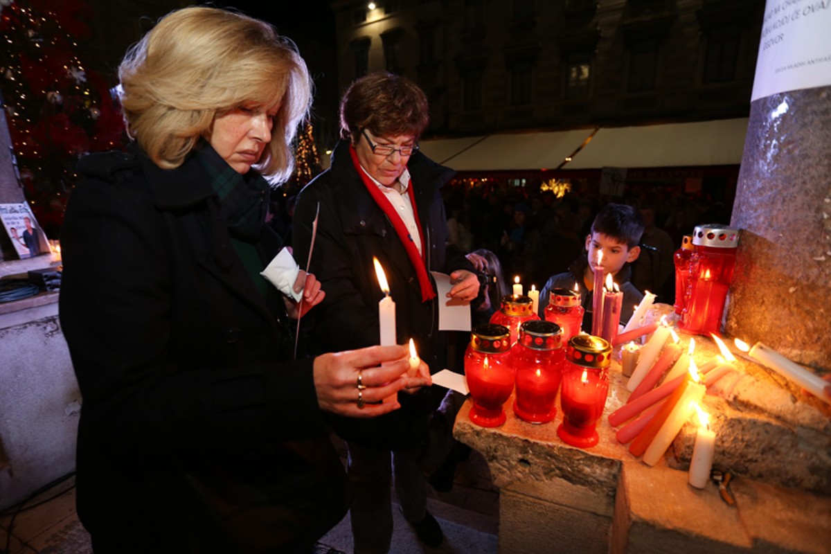 Paljenje svijeća na Pjaci