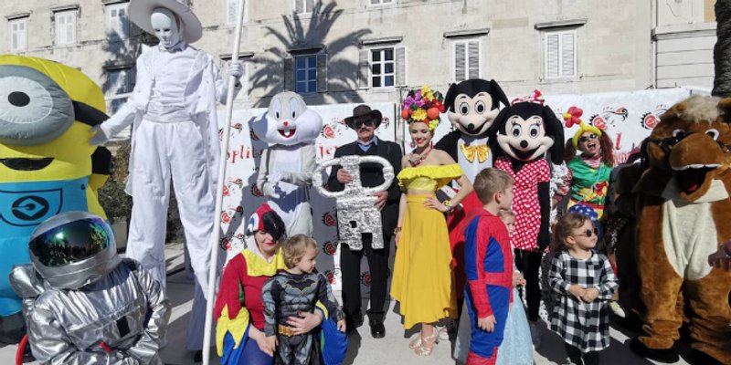 POČEO SPLITSKI KRNJEVAL Meštar Gangster na rasplesanoj Rivi preuzeo ključeve grada