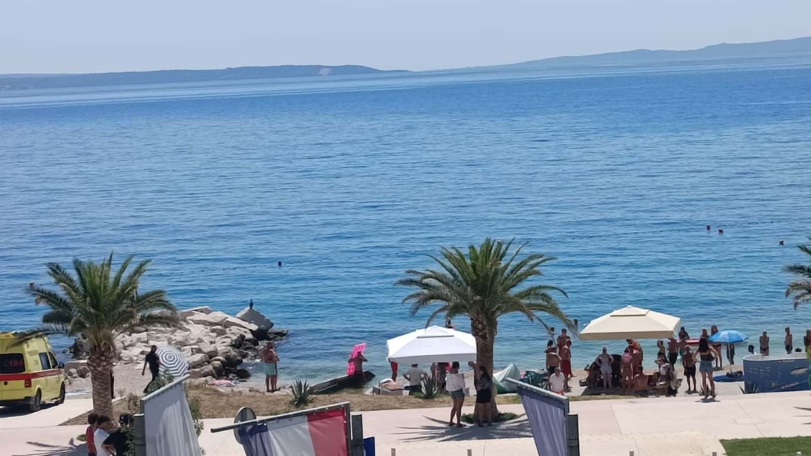 Pozlilo starijoj ženi na plaži na Žnjanu, prevezena je u bolnicu