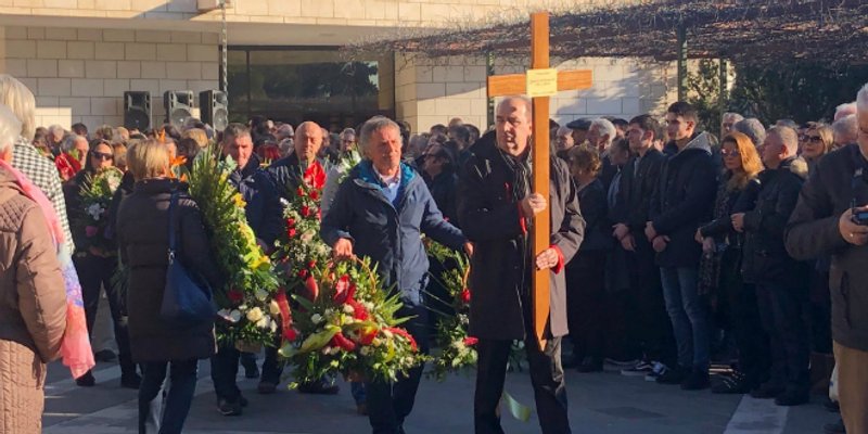 TUGA NA LOVRINCU Veliki broj ljudi došao se oprostiti od Ćubija