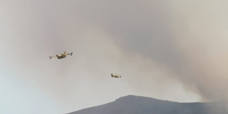 ZBOG POŽARA POREMEĆAJ U ZRAČNOM PROMETU Više zrakoplova nije sletjelo u zračnu luku Split