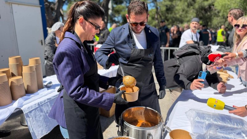 FOTO/VIDEO: BEZ NERVOZE Podijeljeno 2500 porcija fažola na Marjanu