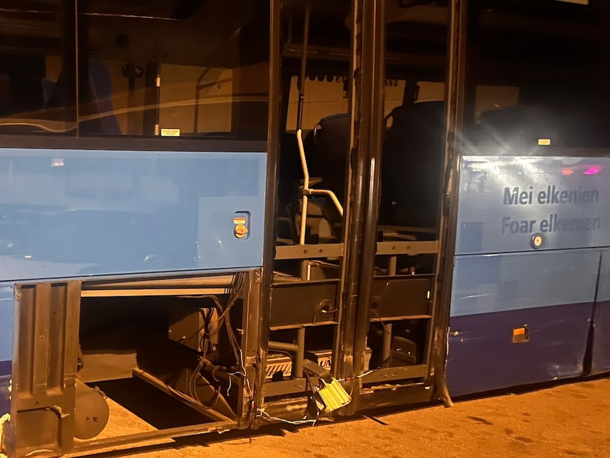 Maloljetnici ukrali autobus u Bolu i skršili ga do Supetra