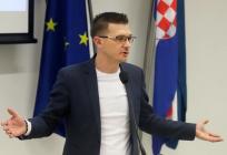 Stanovnici mjesta u Imotskoj krajini bez vode, njihovu se mirnom prosvjedu pridružio i načelnik