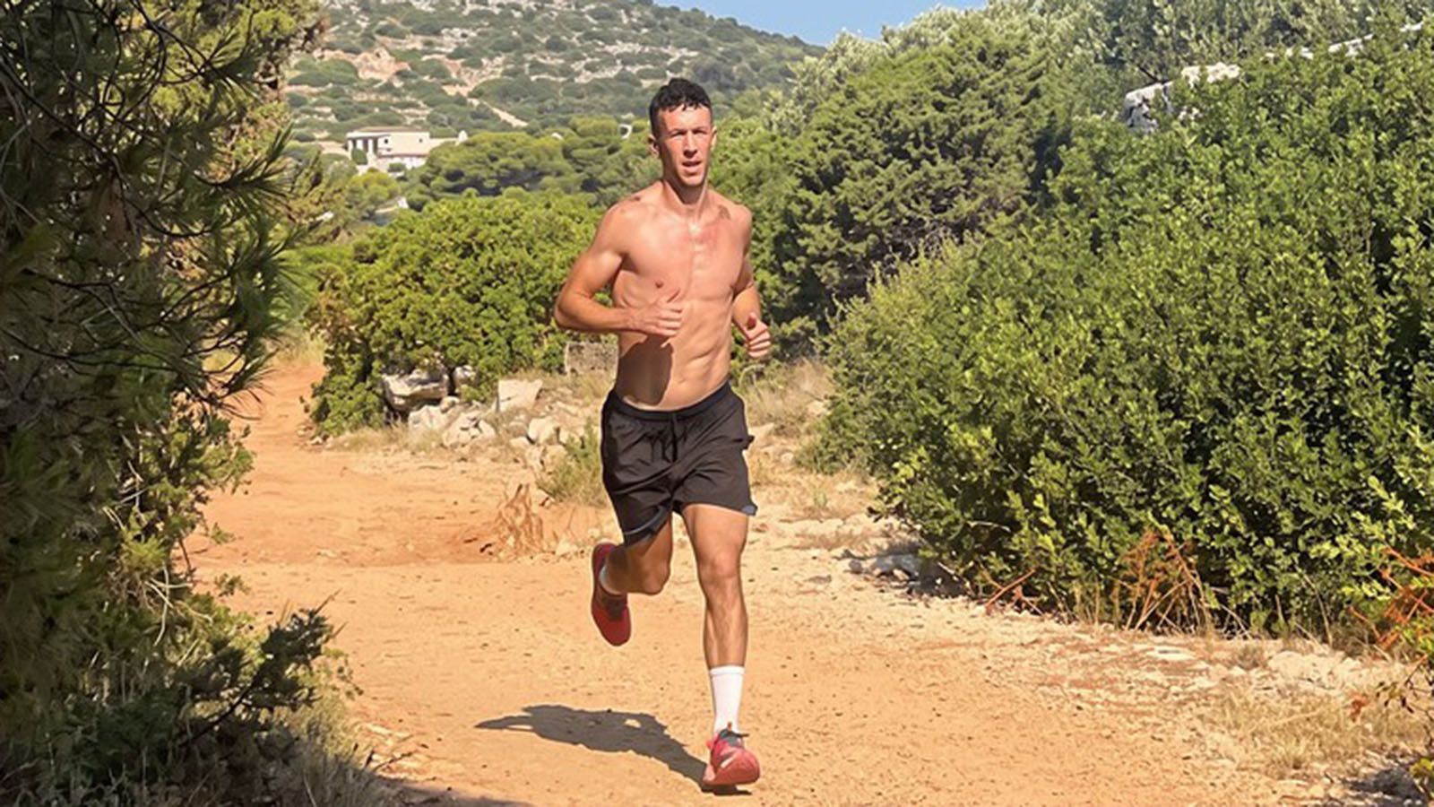 Ni velika vrućina mu ne smeta za trkački trening