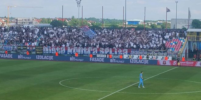 Torcida prvih desetak minuta skandirala 'srami se, Hajduče ...