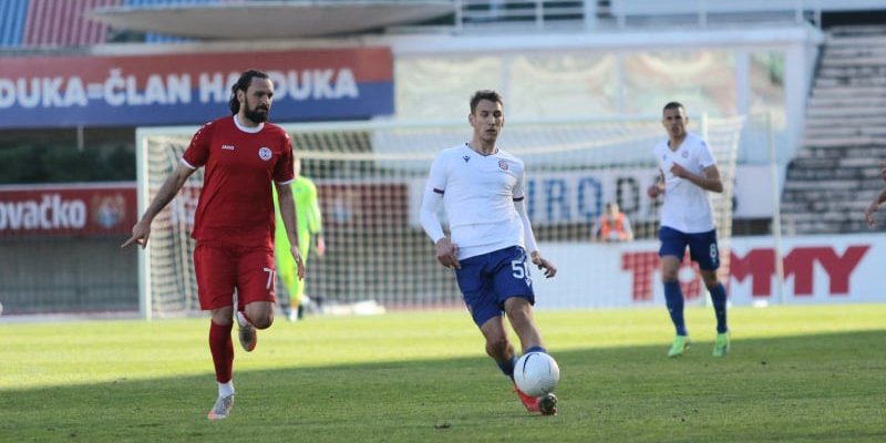 Nakon godinu i pol dana pauze iskusni napadač vraća se nogometu!