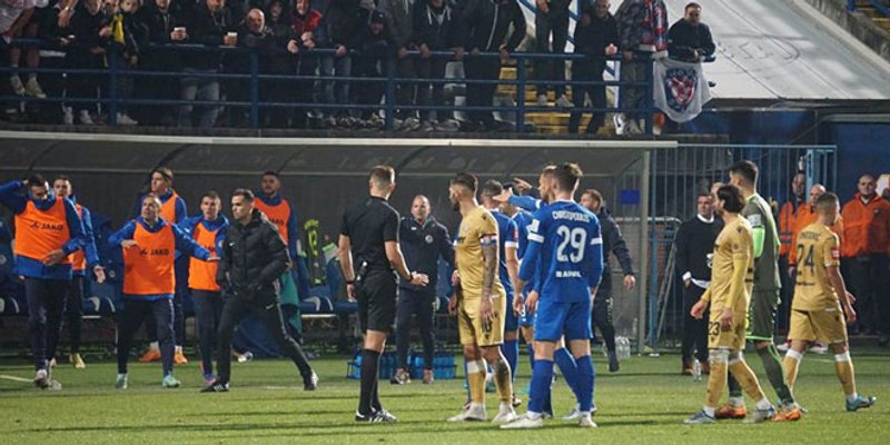 KOMENTAR UTAKMICE: Nakon što je Čulina svirao smiješan penal Simiću, bilo mi je teško nastaviti gledati, ovo što rade naši suci tjera ljude od HNL-a!