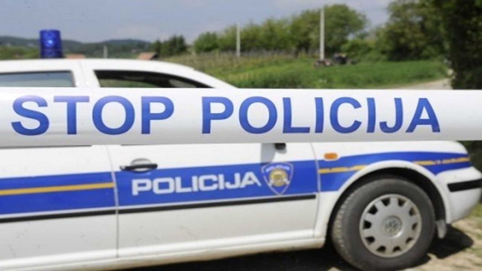 Jedva punoljetan i bez vozačke, jurcao pa upao u rijeku