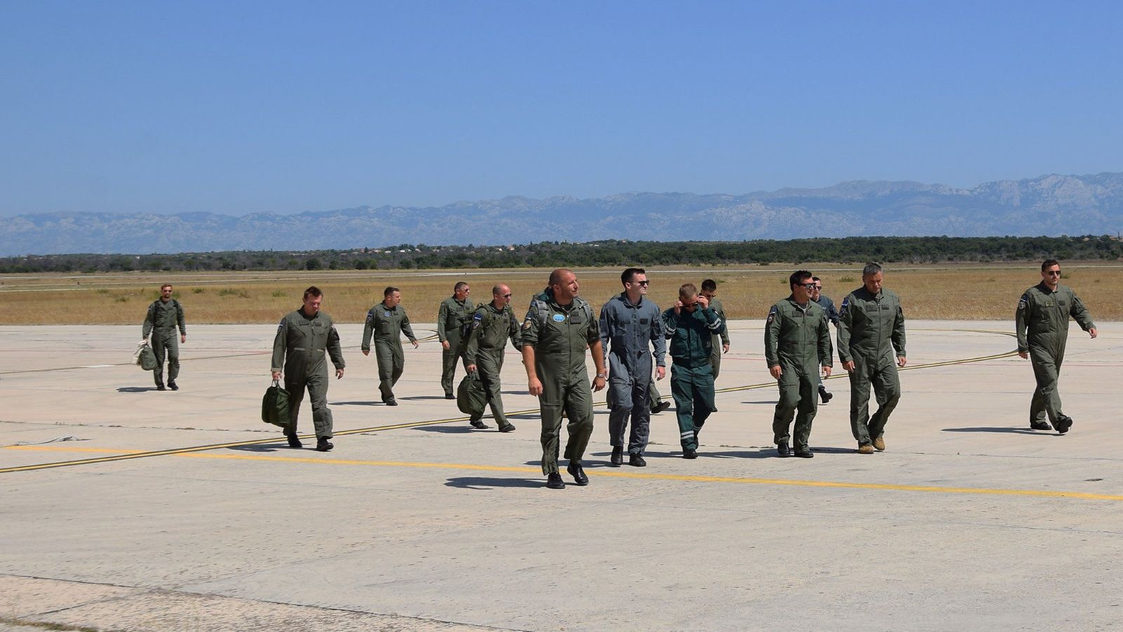 Iz Francuske se vratili hrvatski vojni piloti: Bila nam je čast