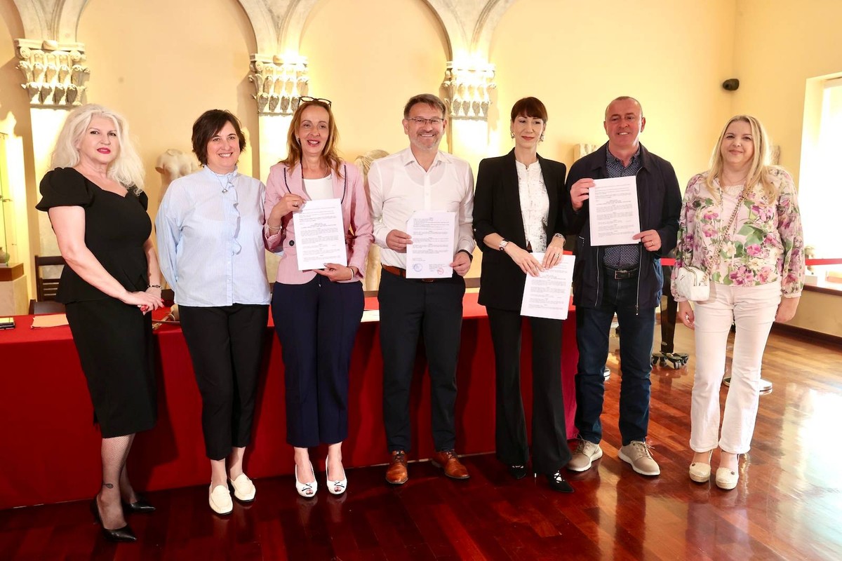 Potpisivanje ugovra u Solinu