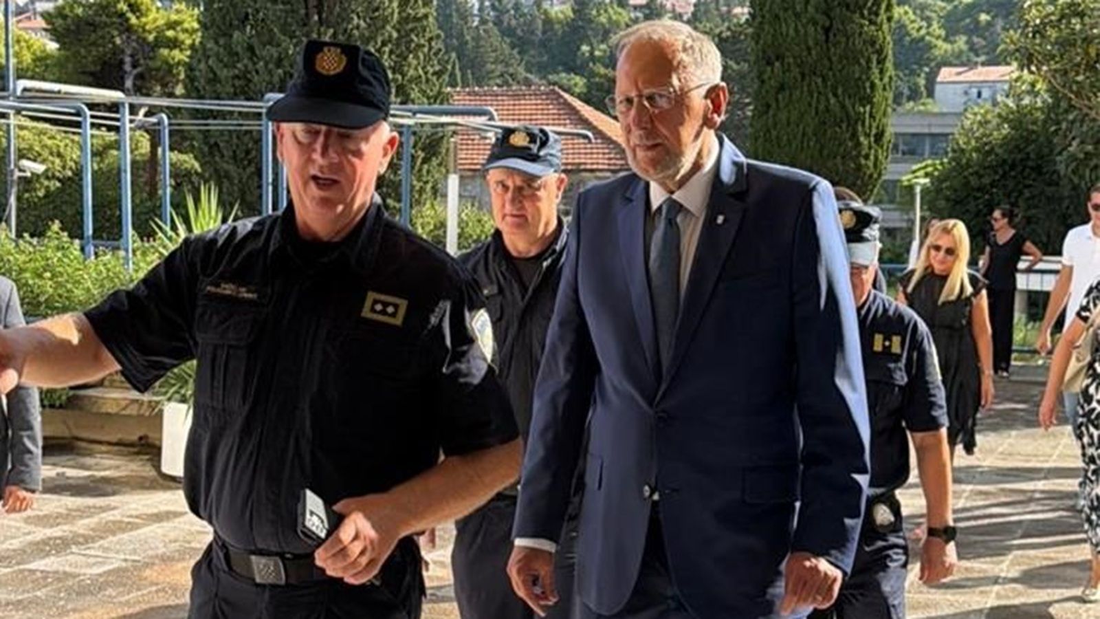 Ministar Božinović obišao energetski obnovljenu zgradu PU dubrovačko-neretvanske