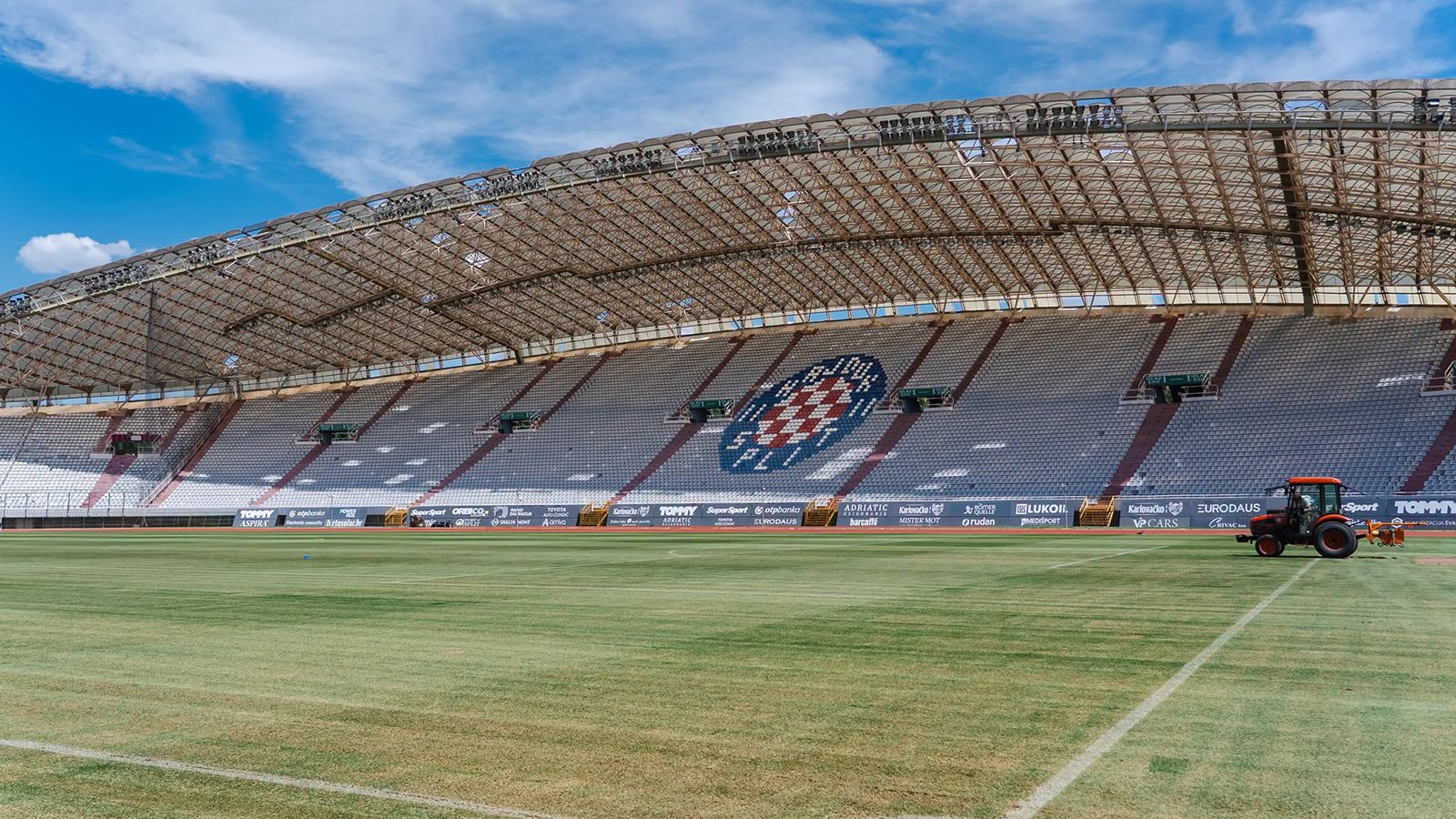 Radovi na travnjaku se odvijaju prema planu 