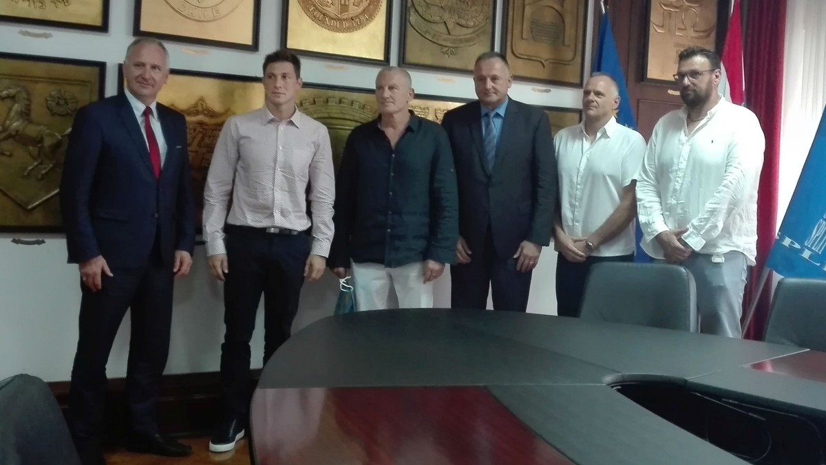 Zlatni vaterpolist Anđelo Šetka: Pisao sam transparent: 'Iz Varoša grupa mala za Hajduka sve bi dala!' i plakao sam kad mi ga je baklja zapalila