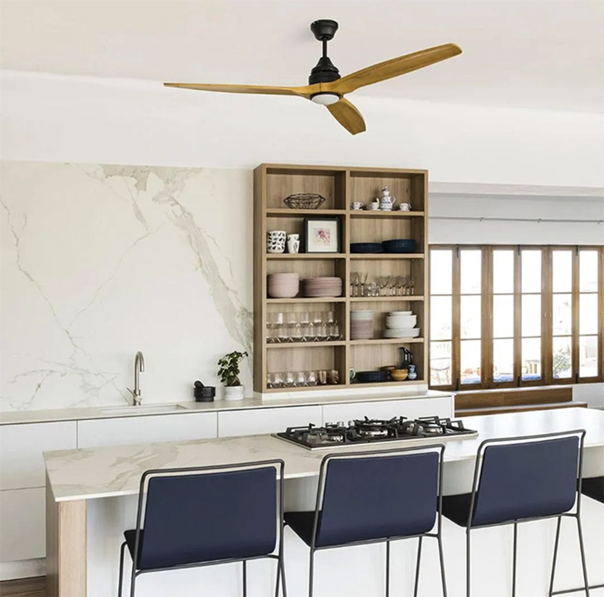 Opuštanje uz idealno hlađenje sa stropnim ventilatorom