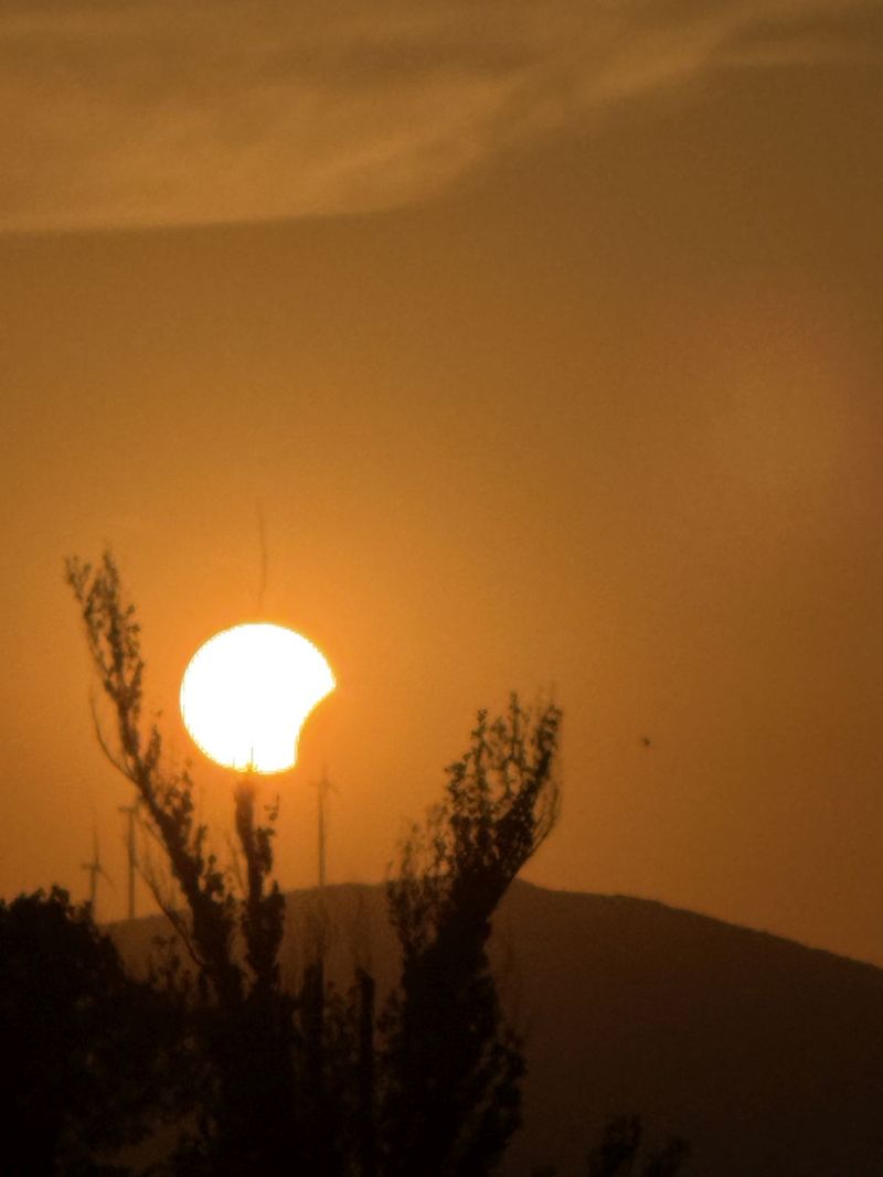 FOTOGALERIJA Čitatelji su nam poslali fotografije pomrčine Sunca iz cijele Hrvatske, čak i iz inozemstva
