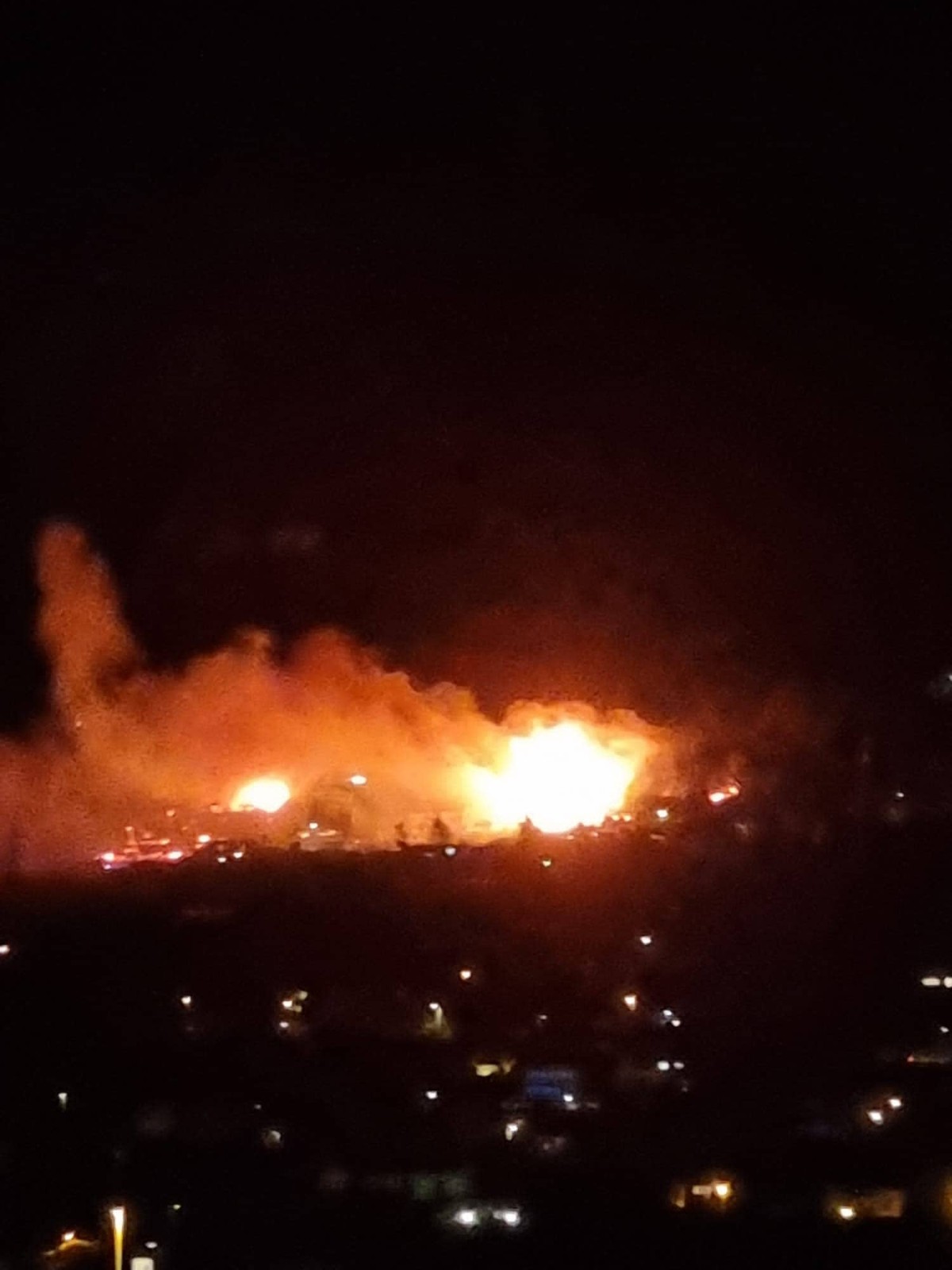 VELIKI POŽAR U KAŠTELIMA Gori blizu kuća, donosimo prve fotografije