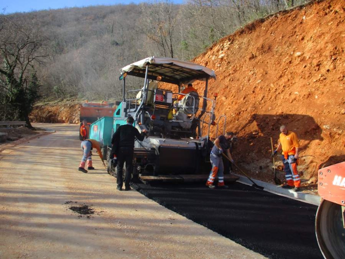VRLIKA-MAOVICE: Saniraju se dvije uzastopne krivine