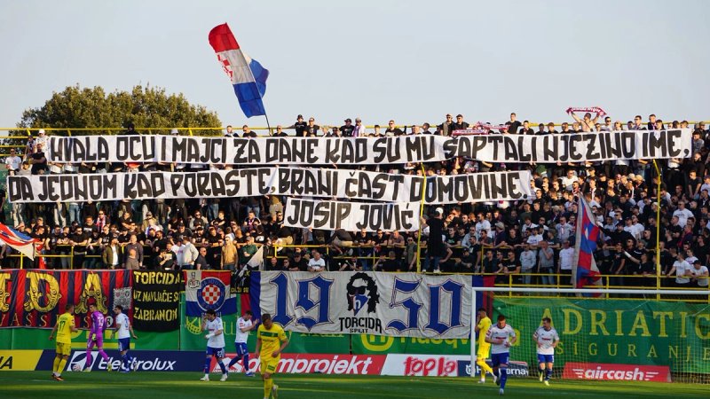 Torcida odala počast prvoj hrvatskoj žrtvi u Domovinskom ratu