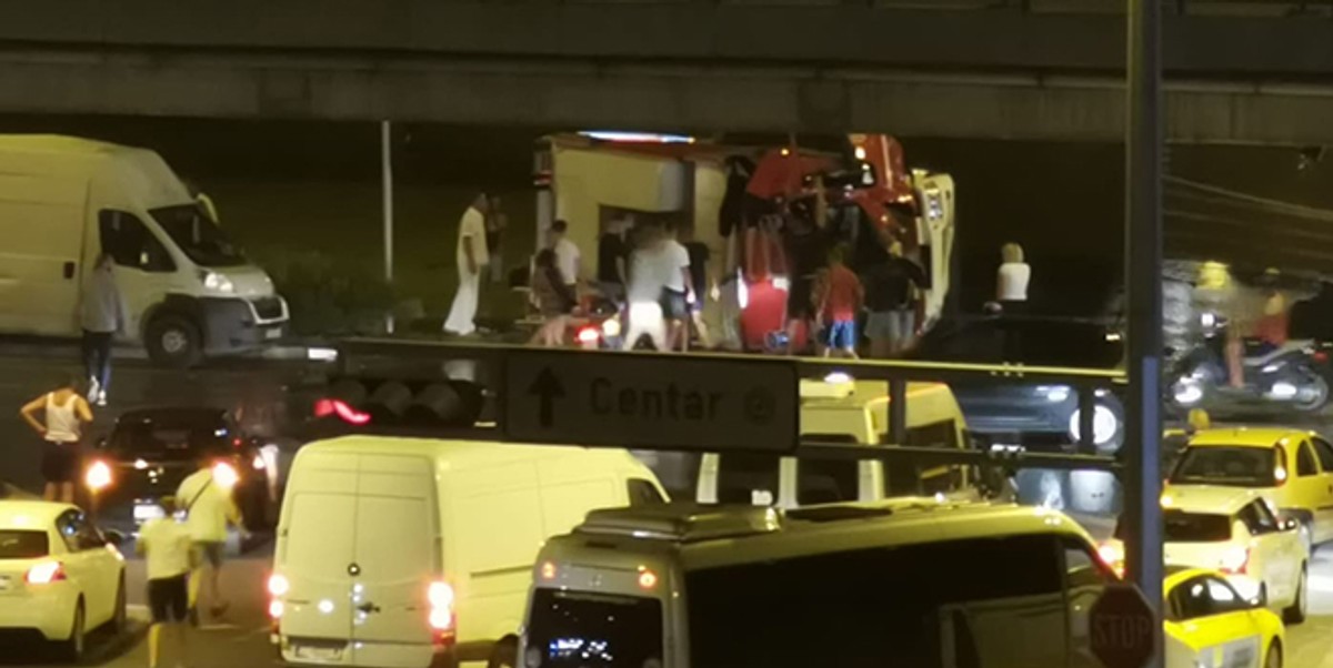 NESREĆA NA ULAZU U SPLIT: Sudarili se vatrogasno vozilo i kombi!