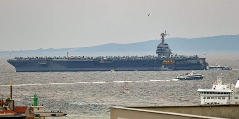 VIDEO Američki nosač zrakoplova USS Gerald R. Ford uplovio u splitski akvatorij