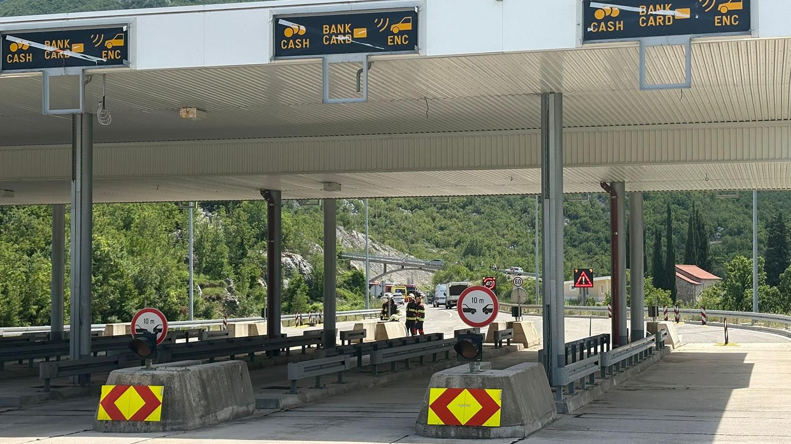 PROMETNA U ZAGVOZDU Više ljudi ozlijeđeno u sudaru kombija i auta, angažiran i medicinski helikopter