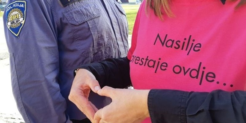 DAN RUŽIČASTIH MAJICA Policija diljem Hrvatske poručuje: 'Nasilje nije rješenje'
