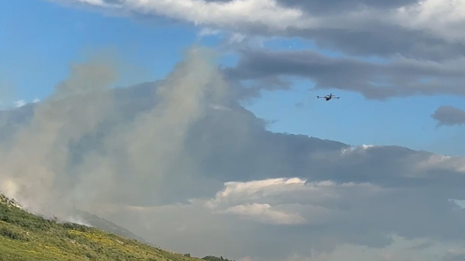 VIDEO Požar u Podstrani gase i zračne snage