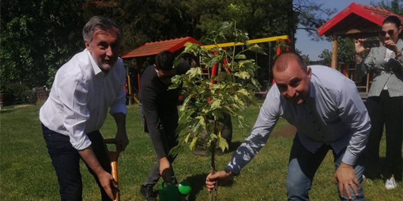 Miroslav Škoro simbolično posadio dva stabla javora