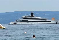 Luksuzna ljepotica usidrila se pred Splitom: Superjahta DreAMBoat privukla poglede kupača i šetača
