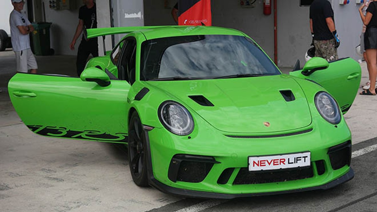 Isprobali smo supersportske automobile i vozili 250km/h