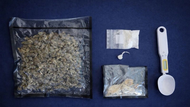 U stanu u Splitu pronađeni kokain, marihuana i halucinogene gljive, mladić predan pritvorskom nadzorniku