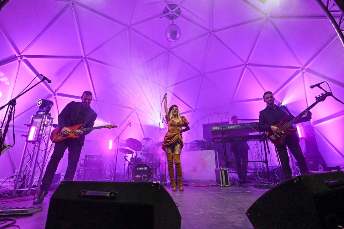 ZIMSKA ADVENTURA Tisuće ljudi na koncertu Maje Šuput