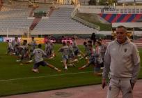 VIDEO: Bilić s jednim igračem pričao prije treninga, Kustić 'bacio oko' na posljednje pripreme