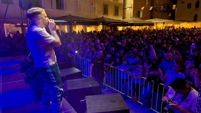 FOTO/VIDEO Grše na Pjaci održao koncert za pamćenje