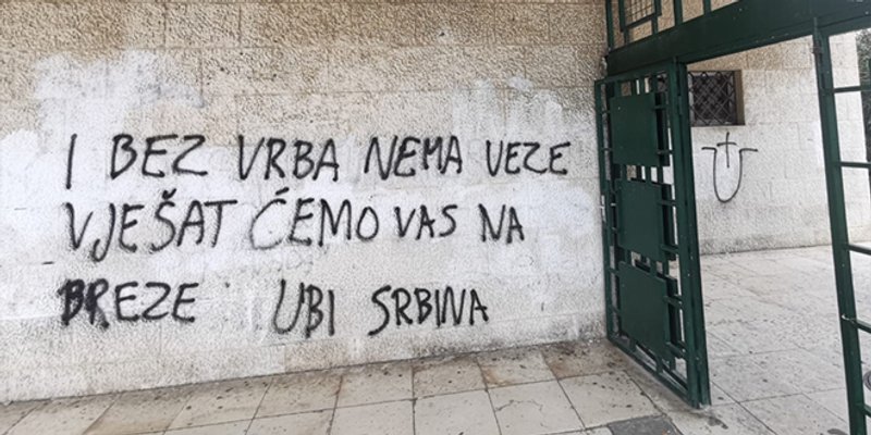 Ustaški simboli u dvorištu splitske osnovne škole