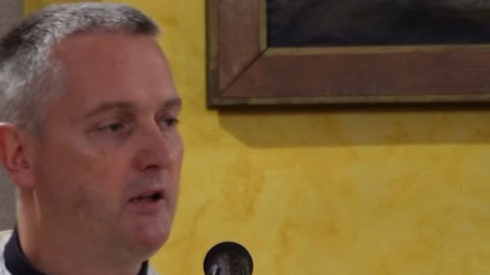 VIRALAN VIDEO Svećenik iznio što žene trebaju napraviti prije braka, reagirala i Severina