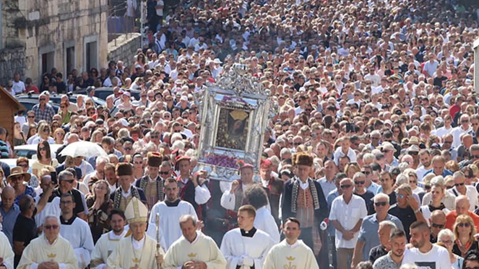 BLAGDAN VELIKE GOSPE Katolički se vjernici prisjećaju dogme svoje vjere