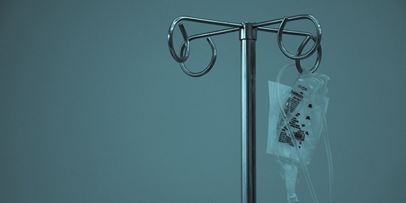 Ženu pijan otpravio u bolnicu s dva slomljena kralješka i udarcem u glavu