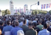 Beograd pod policijskim osiguranjem zbog sprovoda Ratka Mladića: Tisuće građana čekaju ispred crkve