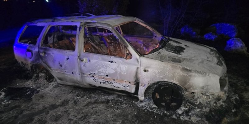 Nekoliko požara na području Dicma, izgorio i automobil