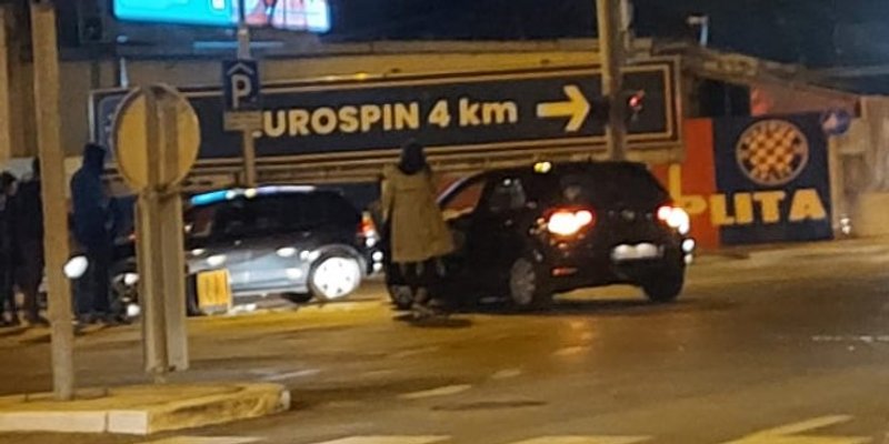 PROMETNA KRAJ JOKERA Sudar na raskrižju  Dubrovačke i Domovinskog rata