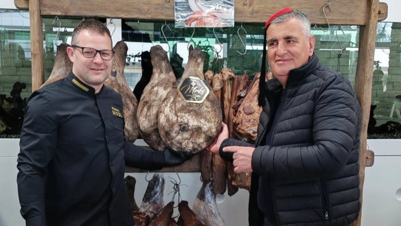 BULJ NA SAJMU PRŠUTA 'Bez kočaka punih prasadi i tradicionalnog uzgoja nemamo budućnosti'