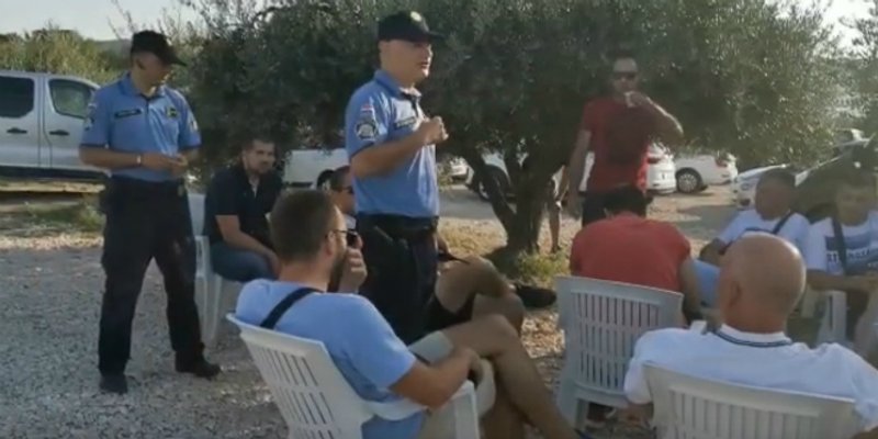 PODRŠKA KOLEGI U PRITVORU Kaštelanski taksisti u prosvjednoj vožnji od Resnika do Splita
