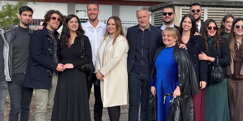 FOTO/VIDEO Thompson s mladim Splićanima uljepšao Božić onima koji su ga dočekali u bolničkom krevetu