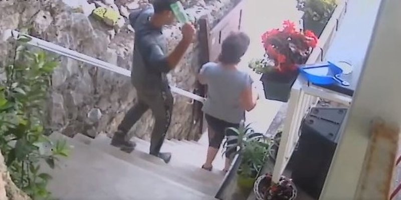 Policija kod Podstrane uhitila muškarca koji je napao dvije žene u Splitu