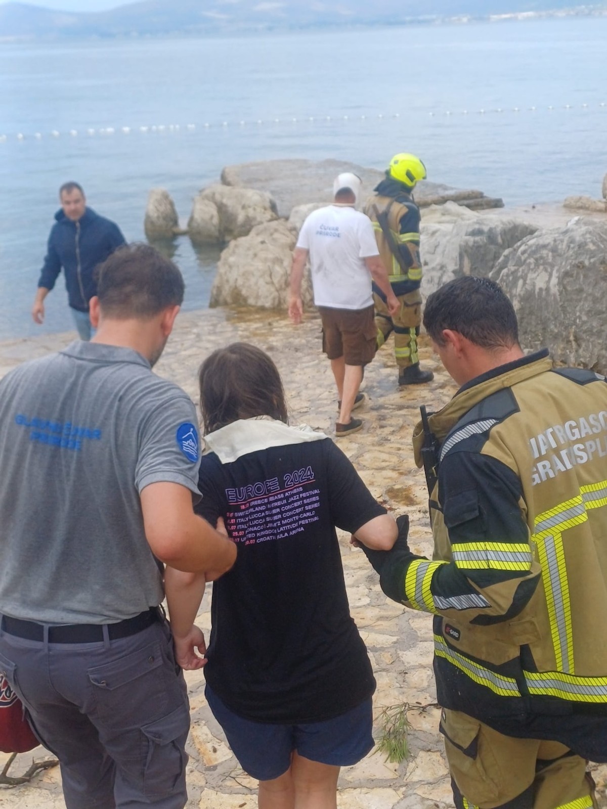 KATAKLIZMA NA MARJANU Počupana stabla, prepolovljena auta, dvoje ozlijeđenih