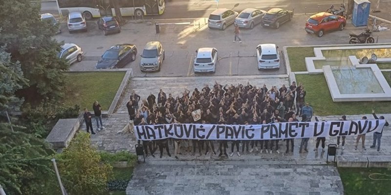 VIDEO: Torcida došla s porukom ispred zgrade Županije